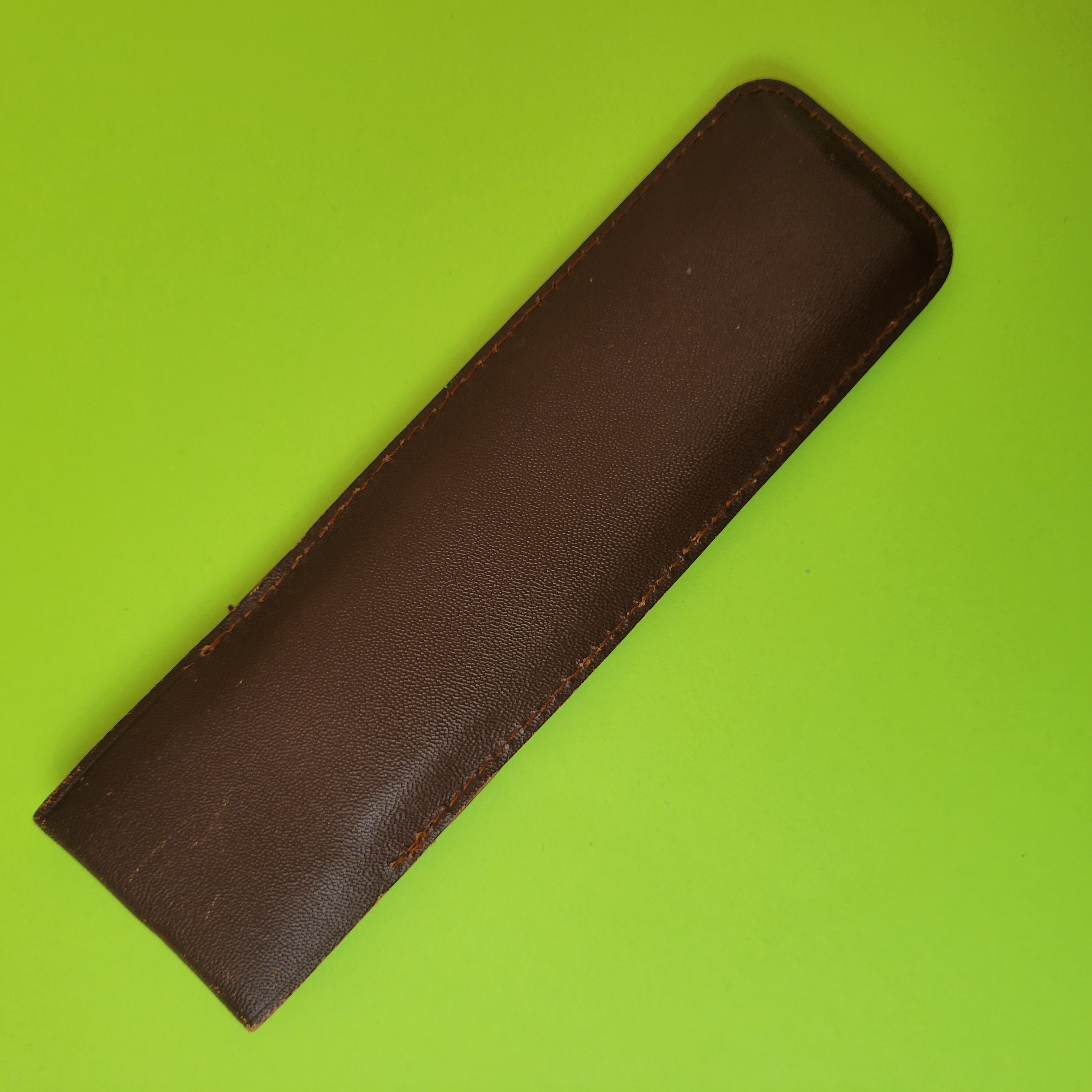 An image of the back of the case of a Hughes-Owens Co (Sun Hemmi) No.1762 slide rule